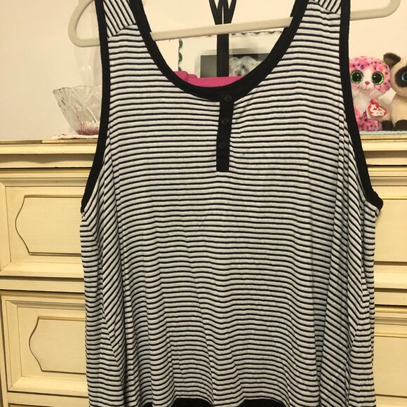 Tank Tops - Bundle of 2 - DKNY size 2X and Apt 9 size XXL - Picture 6 of 8